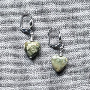 Rhyolite Puffy Heart Dangle Earrings Green Lever back 1 5/16" Silver Plated